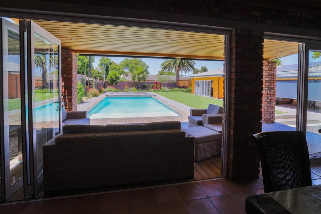 Garten Wohnung Mit Pool, 2 Schlafzimmer Cape Town Dış mekan fotoğraf