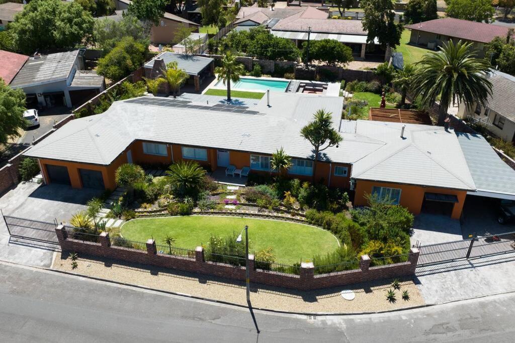Garten Wohnung Mit Pool, 2 Schlafzimmer Cape Town Dış mekan fotoğraf